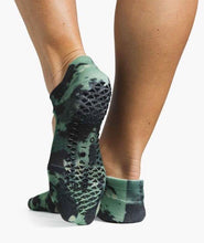 Load image into Gallery viewer, Green Tie Die Grip Socks
